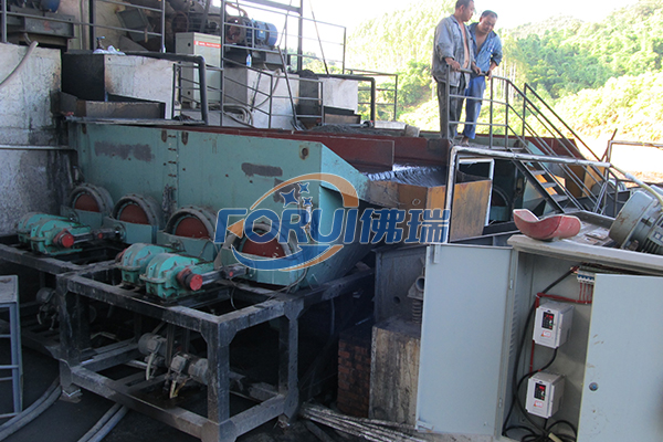 硫精砂洗選生產(chǎn)線(xiàn)工作現(xiàn)場(chǎng) 硫精砂洗選生產(chǎn)線(xiàn)工作現(xiàn)場(chǎng)